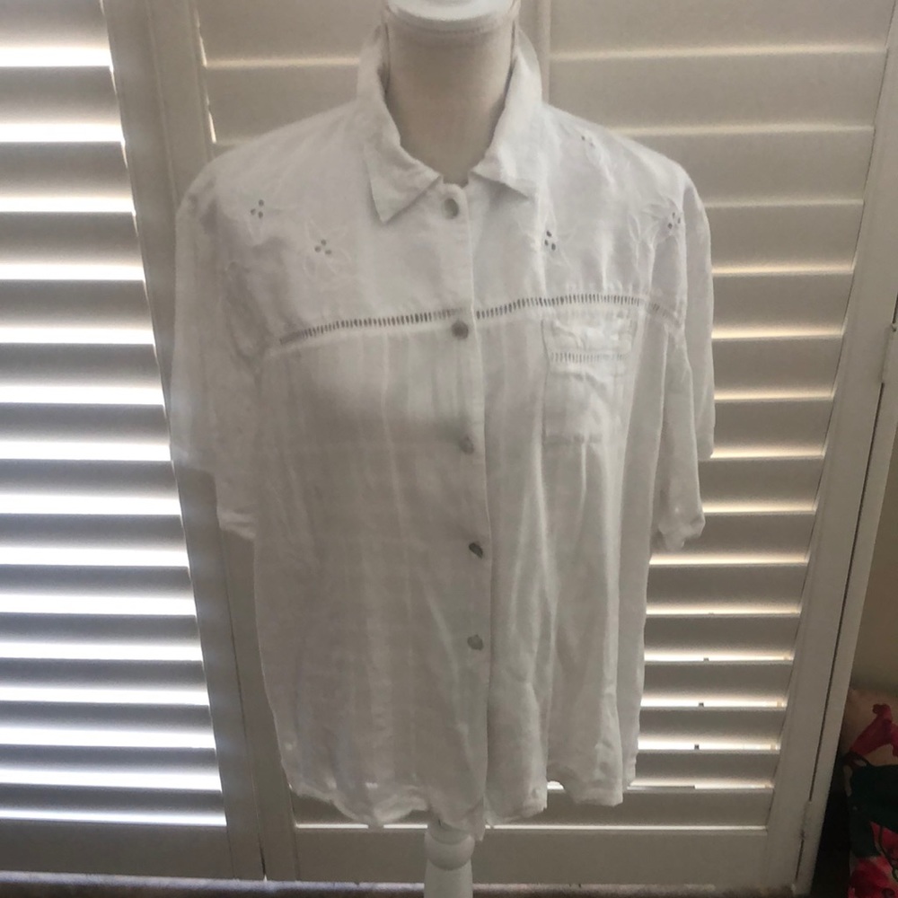 Faith white  pretty lightweight blouse. Great for warmer weather. Two pockets.